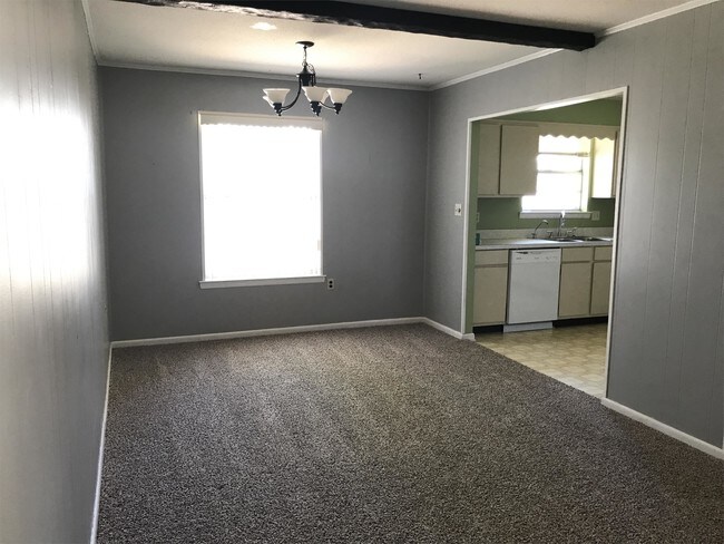 Building Photo - 614 Mountain Dr