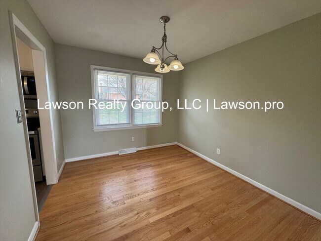 Building Photo - Beautiful Salem split level near the VA hospital