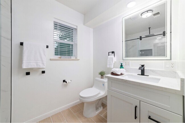 Building Photo - 11411 Ash Creek Dr