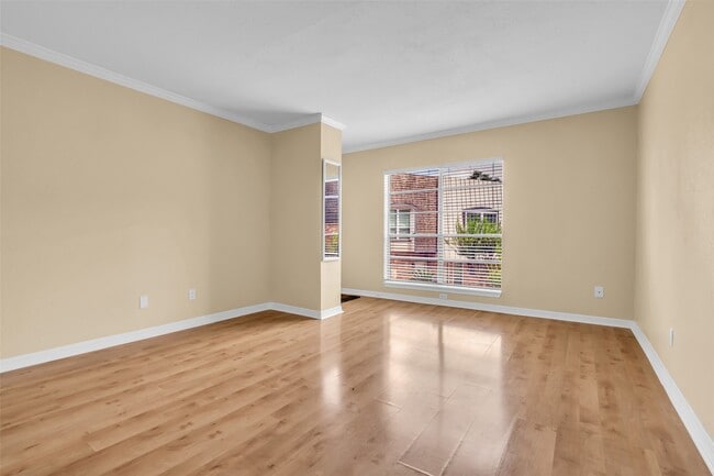Building Photo - 1800 Stoney Brook Dr