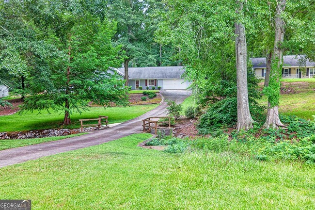Building Photo - 129 Springbrook Dr