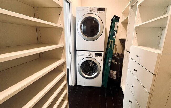 Building Photo - 403 S Albany Ave