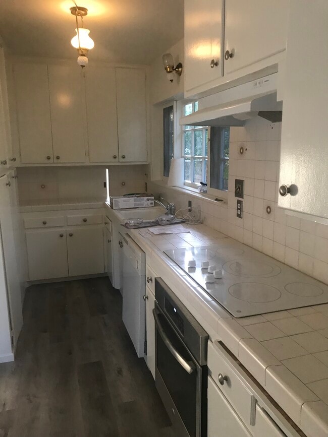 Building Photo - 554 S Indiana St