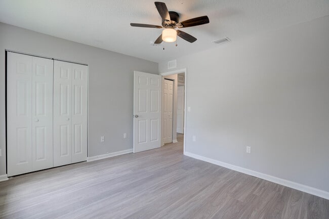 Building Photo - 9240 Roan Ln