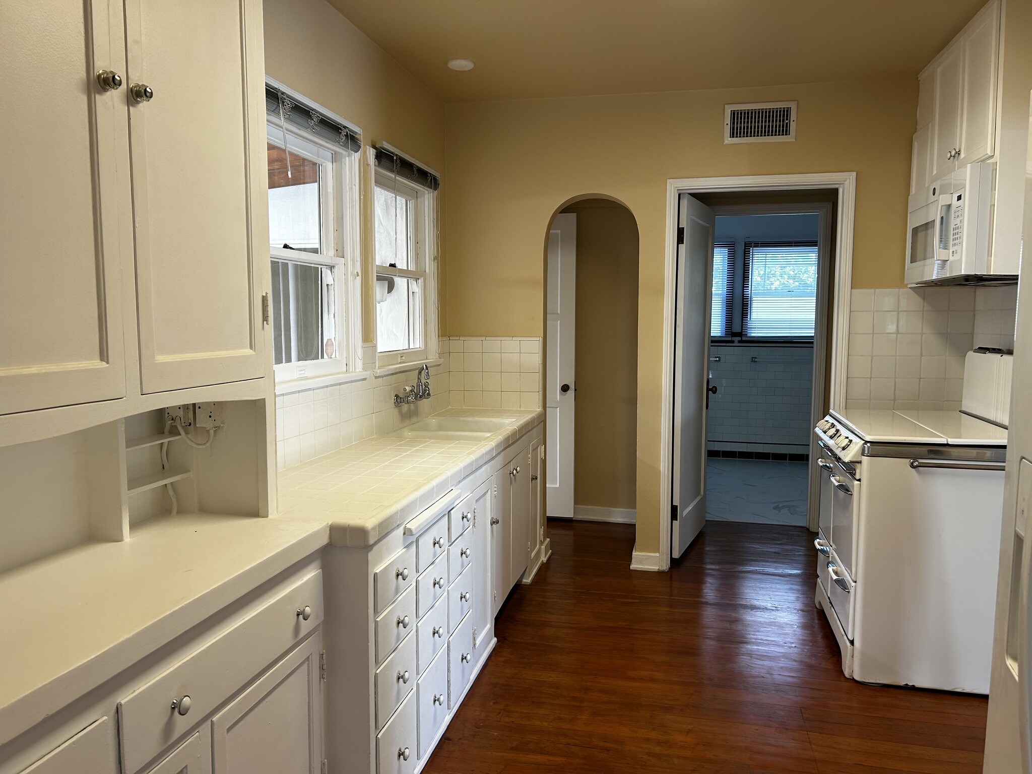 Kitchen - 545 S Calle Santa Rosa