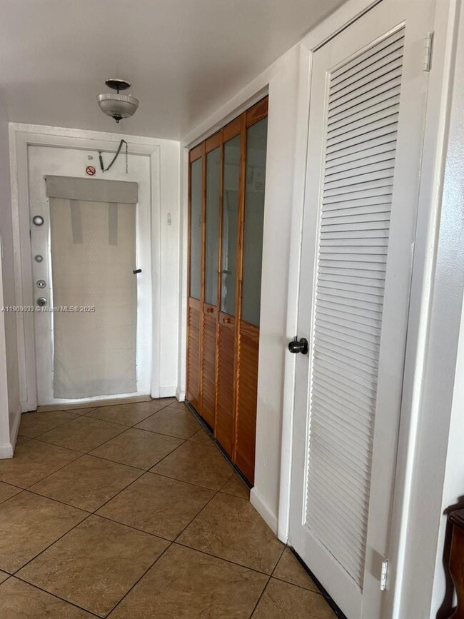 Building Photo - 8220 Sunrise Lakes Blvd