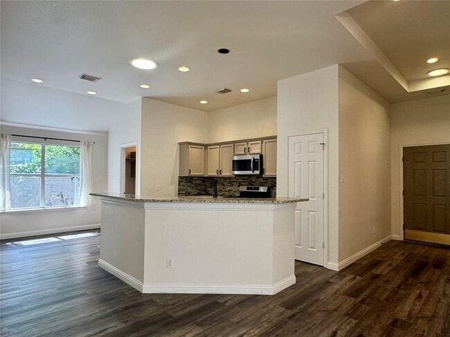Building Photo - 5615 Taylorcrest Dr