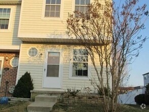 Building Photo - Coming Soon – Spacious End-Unit Townhome w...