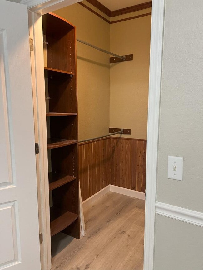 Building Photo - 4156 Central Sarasota Pkwy