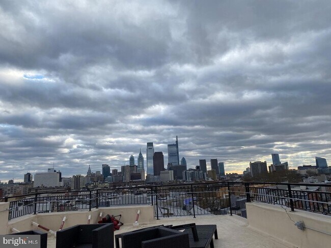 Building Photo - 1637-39-1639 Poplar St