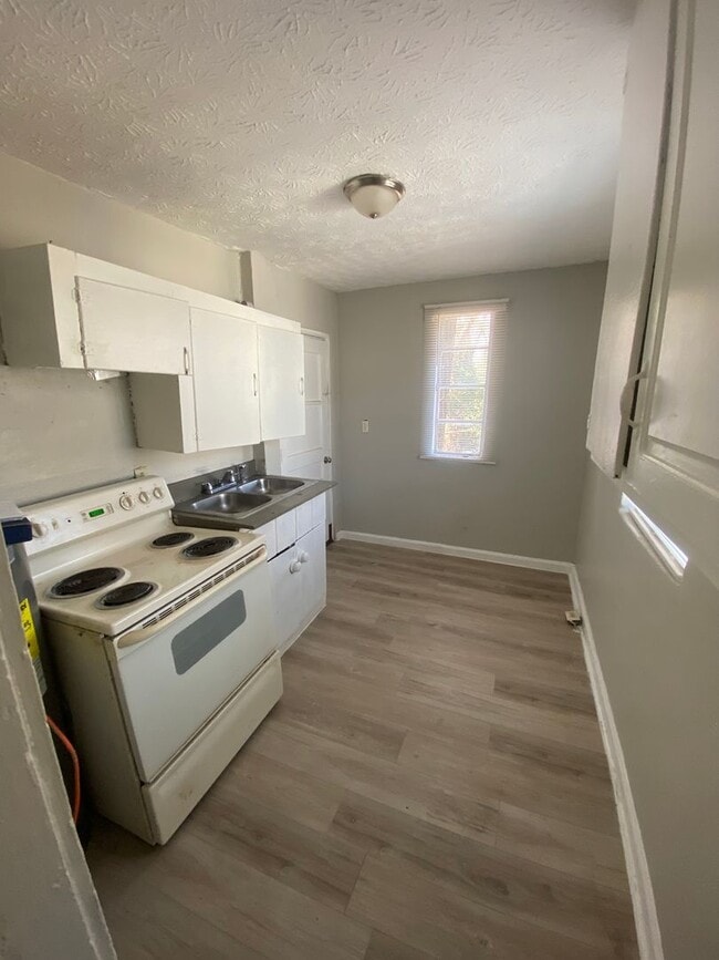 Building Photo - *AVAILABLE NOW - Total Electric* 1 Bedroom / 1 Bathroom Duplex for Rent in Midtown Columbus, GA***