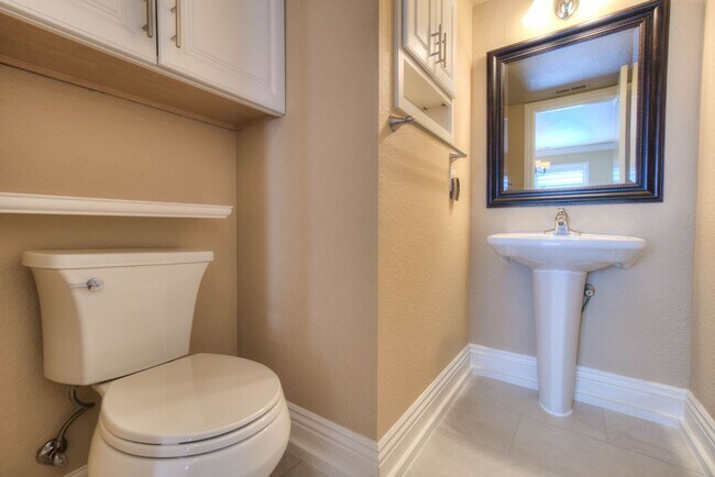 Building Photo - Elegant 3-Bed Home in Quiet Folsom Neighbo...