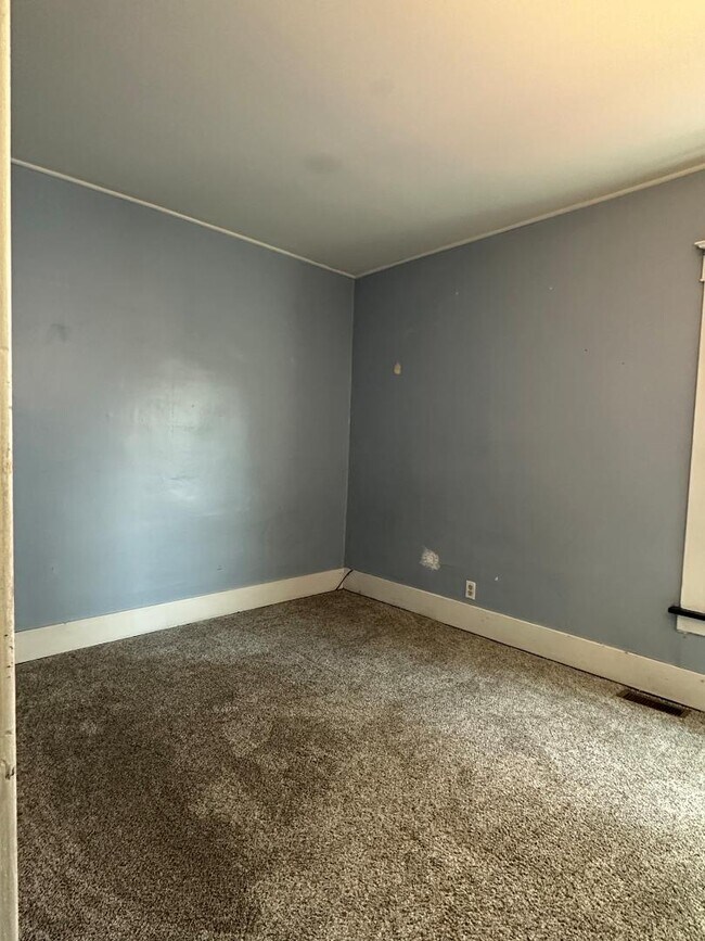 Building Photo - 252 Cumberland Ave