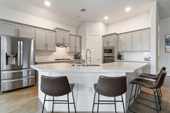 Building Photo - 216 Vista Village Cove