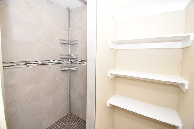 Building Photo - 1330 Westgreen Blvd