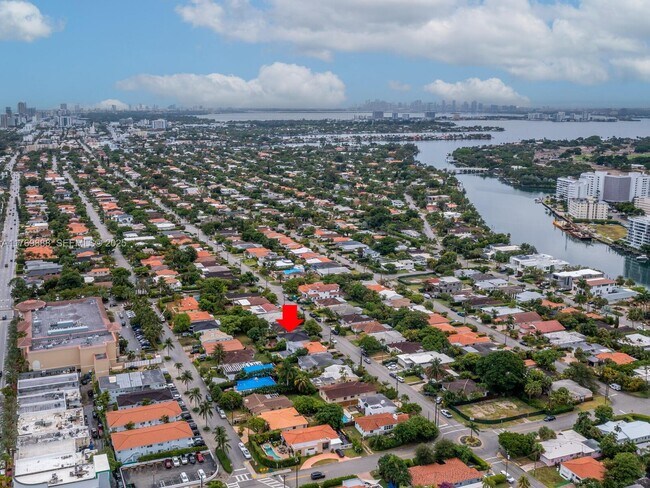 Building Photo - 9441 Byron Ave