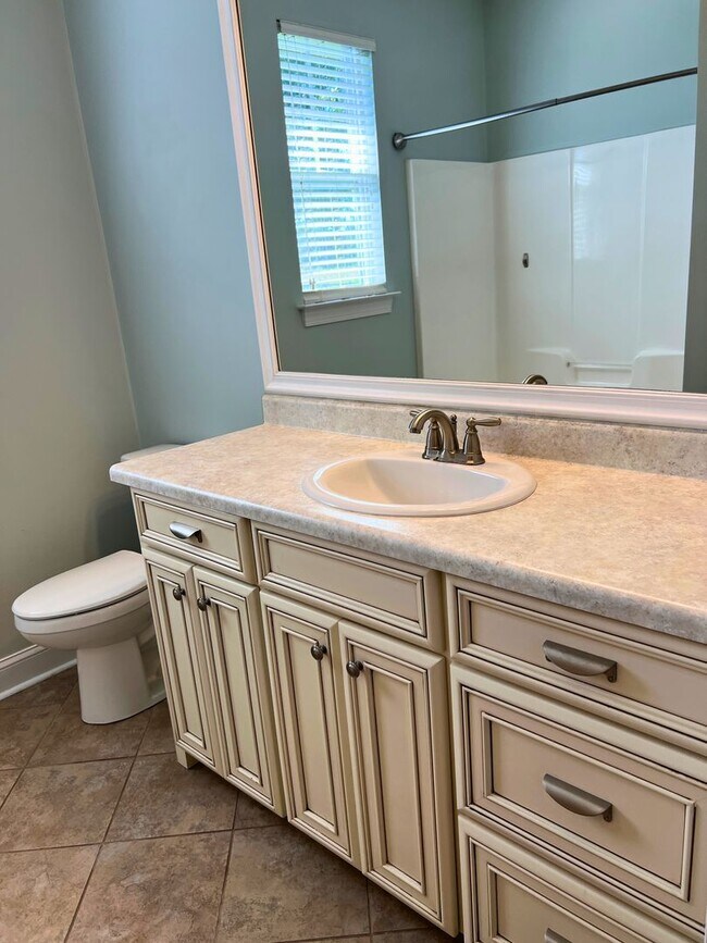 Building Photo - 4/2 with access to amenities, close to base!!