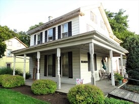 Building Photo - 215 W Main St