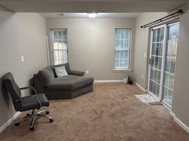 Building Photo - 2507 Oak Tree Ln