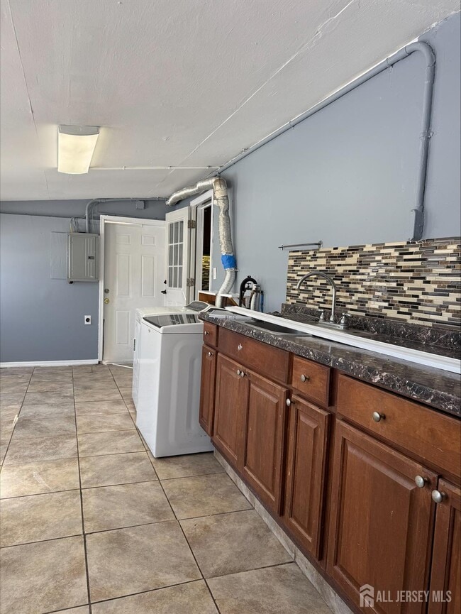 Building Photo - 1211 Stelton Rd