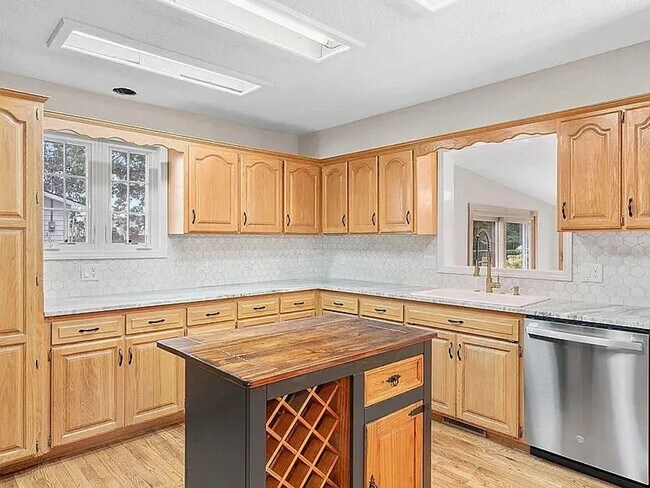 Building Photo - Your Dream Home Just Hit the Market – Don’t Miss Out!