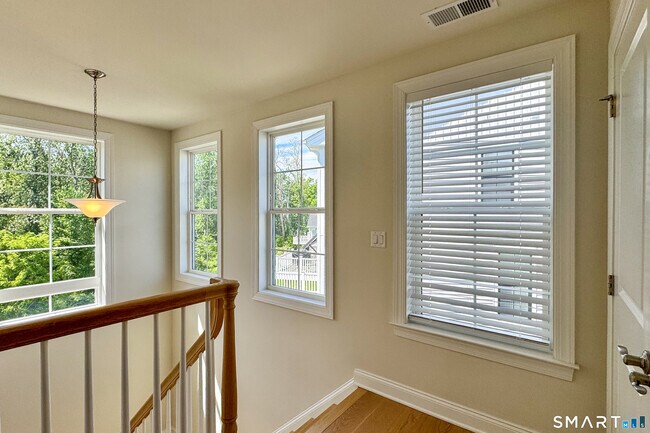 Building Photo - 25 Brentwood Cir