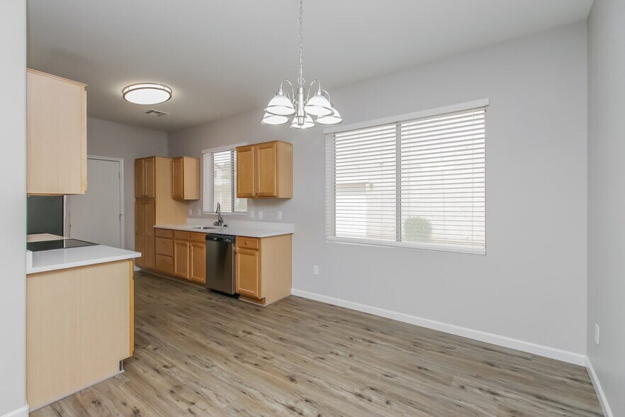 Building Photo - 8739 E Lindner Ave