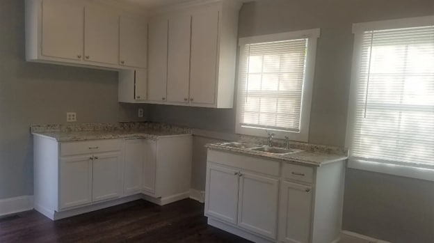 Building Photo - Spacious 3 Bedroom Home