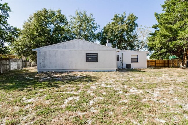 Building Photo - 579 N Lake Ave