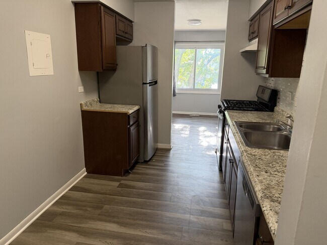 Building Photo - 2920 Roberts Dr