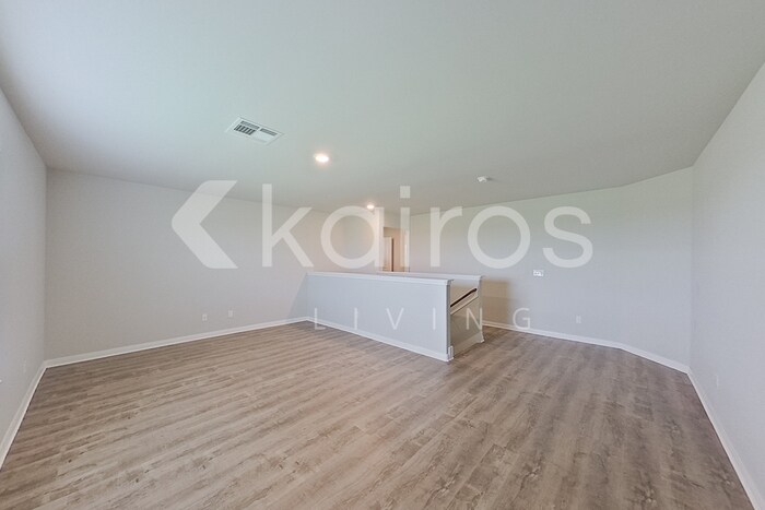Building Photo - 712 St James Pl