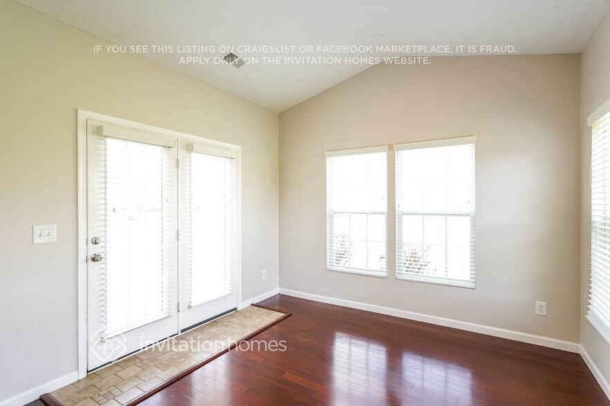 Building Photo - 2201 Oaklawn Ct