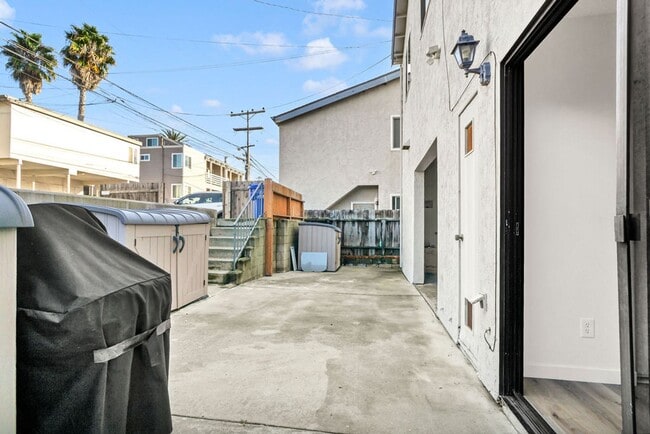 Building Photo - Great 3/2 in Crown Point!  Across from the street from bay access and available immediately!