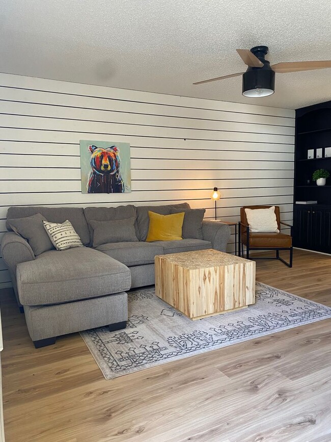 Building Photo - Furnished 2/2.5 Condo Blocks from Baylor C...