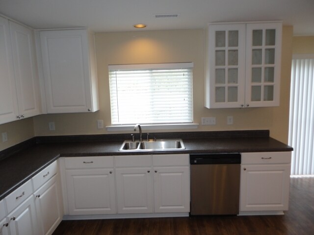 Building Photo - 204 Edgecroft Way