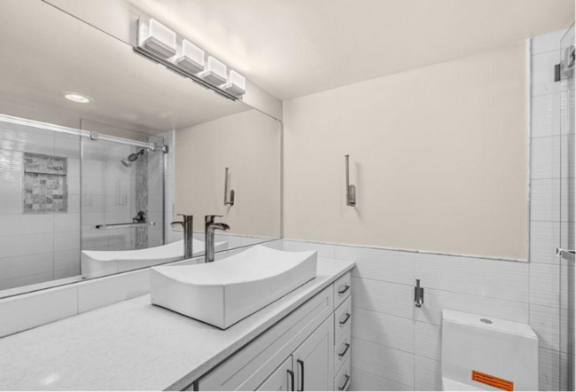 Building Photo - Modern 2BR/2.5BA Two-Level Condo in The Fountains