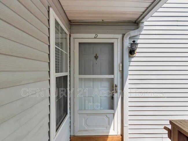 Building Photo - 8647 Beekman Pl