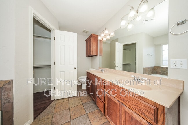 Building Photo - 7921 Azurewood Dr