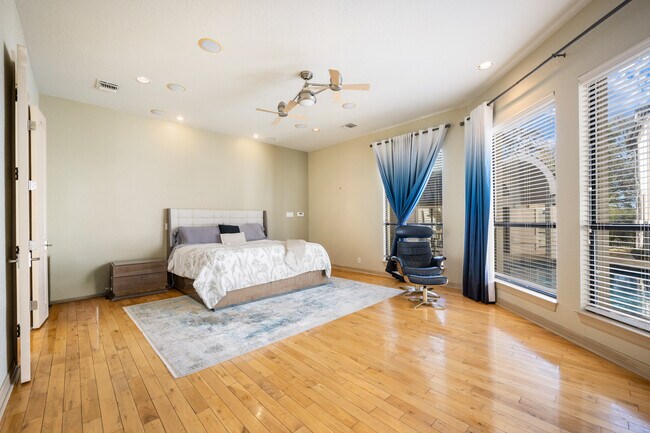 Building Photo - 3 Birnam Oaks