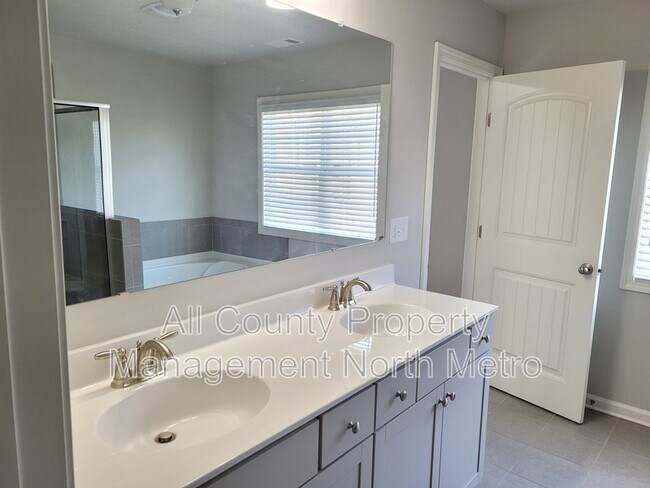 Building Photo - 6477 Crosscreek Ln