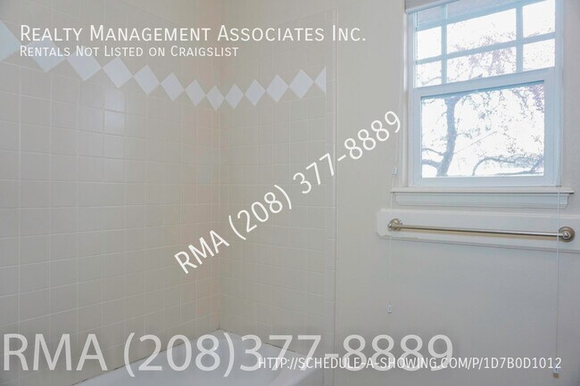 Building Photo - 2 Bedroom Townhouse in SE Boise off Broadw...
