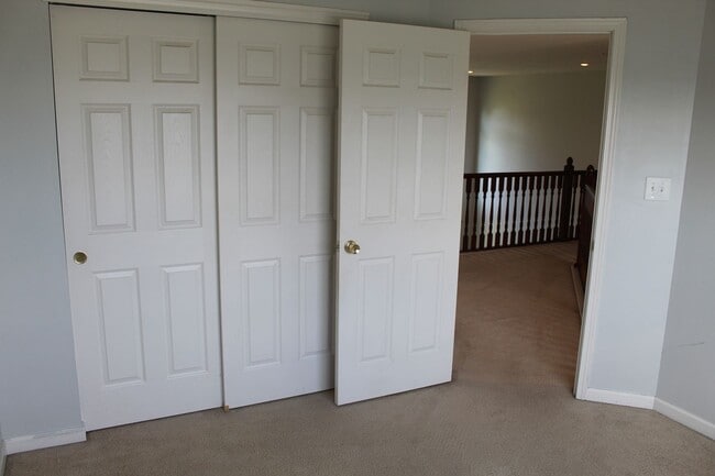 Building Photo - Spacious 5 Bedroom Home in Avon Schools!