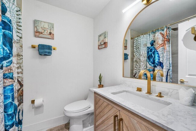 Building Photo - 403 S 13th Ct