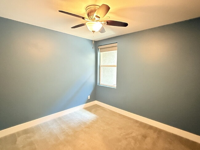 Building Photo - Modern Comfort Awaits: Spacious 3-Bed, 3.5...