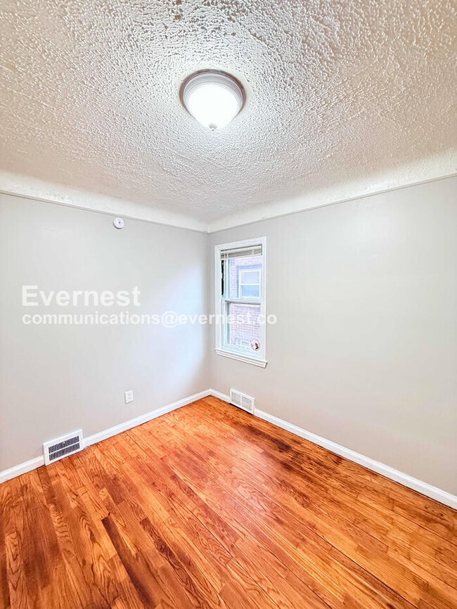 Building Photo - 11009 Roxbury St