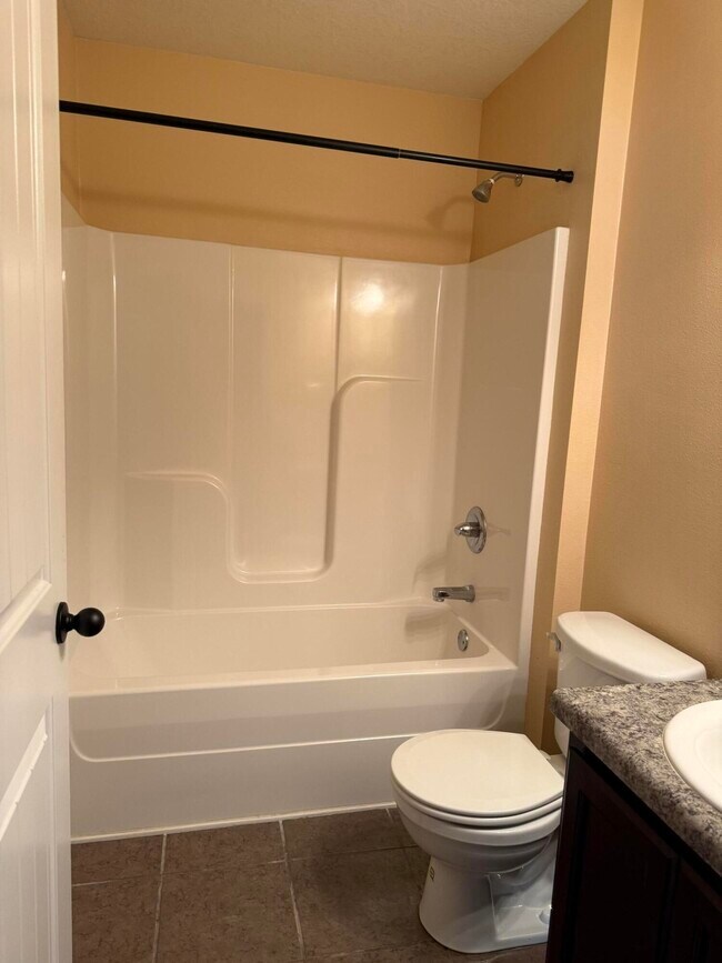 Building Photo - 233 Croft Cir