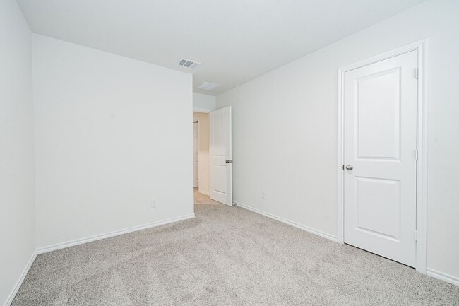 Building Photo - 2110 Thornton Dr