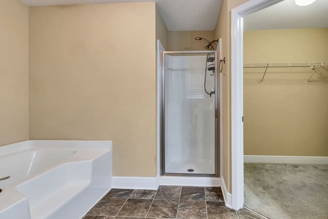 Building Photo - 4 Bedroom in Gulf Breeze!!