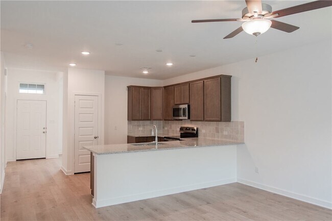 Building Photo - 5689 Fox Blf Dr