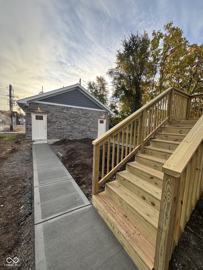 Building Photo - 2143 Columbia Ave